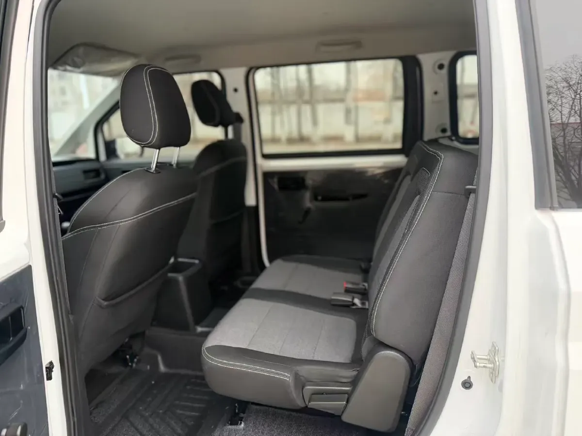 2020 BaoJun RC-5 1.5L 99HP L4 6MT,autocango,china used car exporter,china ev exporter,chinese used car exporter,chinese used ev exporter