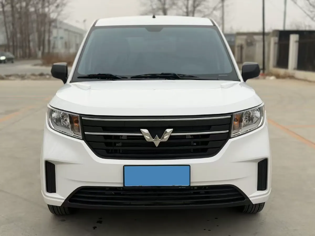 2020 BaoJun RC-5 1.5L 99HP L4 6MT,autocango,china used car exporter,china ev exporter,chinese used car exporter,chinese used ev exporter