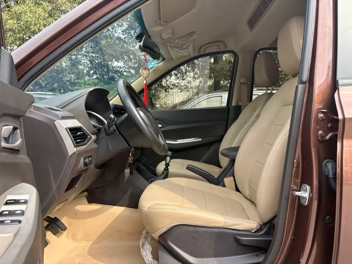 2019 WuLing HongGuang 1.5L 99HP L4 6MT,autocango,china used car exporter,china ev exporter,chinese used car exporter,chinese used ev exporter