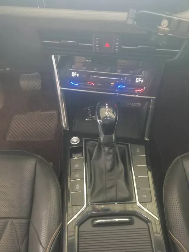 2021 Volkswagen Passat 2.0T 186HP L4 7DCT,autocango,china used car exporter,china ev exporter,chinese used car exporter,chinese used ev exporter