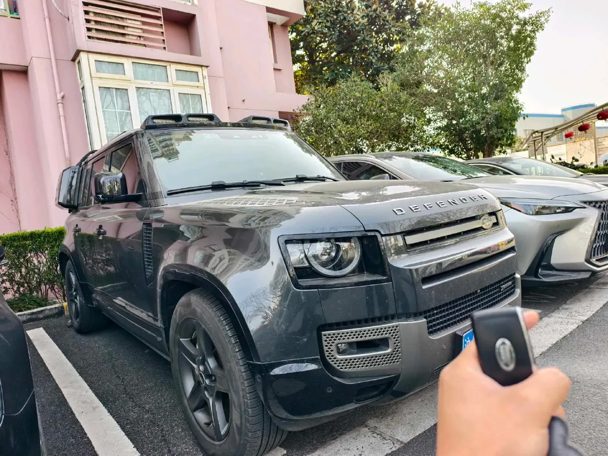 2023 Land Rover Defender 3.0T 400HP L6 8AT,autocango,china used car exporter,china ev exporter,chinese used car exporter,chinese used ev exporter