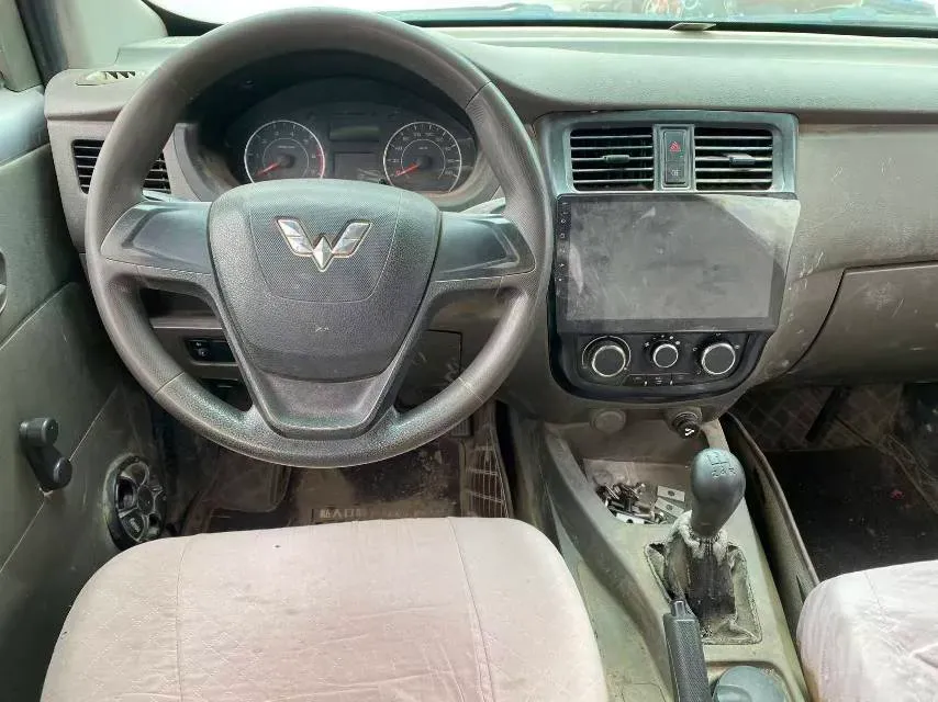 2016 BaoJun 310 1.2L 82HP L4 5MT,autocango,china used car exporter,china ev exporter,chinese used car exporter,chinese used ev exporter