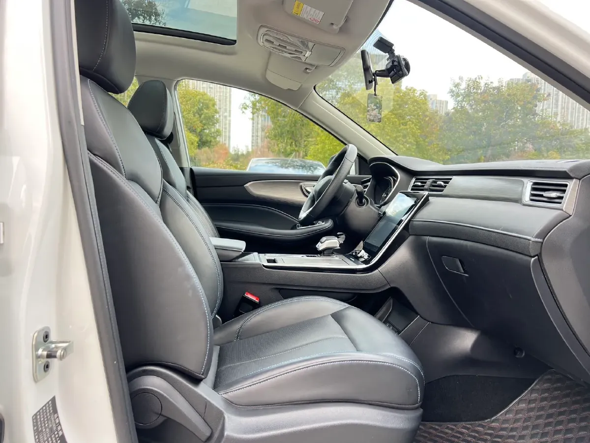 2022 ChangAn CS75 Plus 1.5T 178HP L4 6AT,autocango,china used car exporter,china ev exporter,chinese used car exporter,chinese used ev exporter