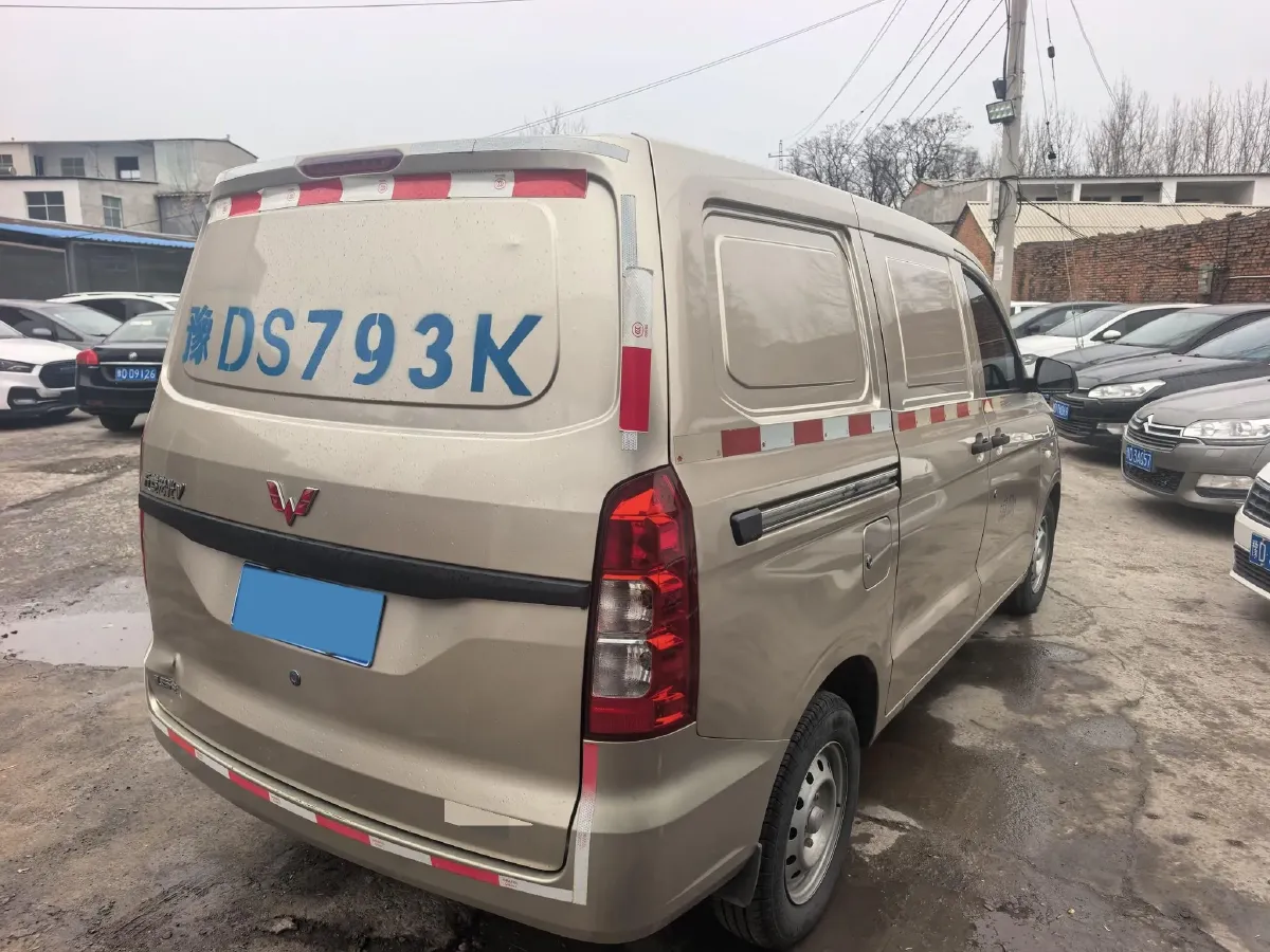 2019 WuLing RongGuang V 1.5L 112HP L4 5MT,autocango,china used car exporter,china ev exporter,chinese used car exporter,chinese used ev exporter