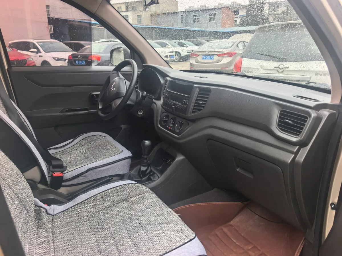 2019 WuLing RongGuang V 1.5L 112HP L4 5MT,autocango,china used car exporter,china ev exporter,chinese used car exporter,chinese used ev exporter