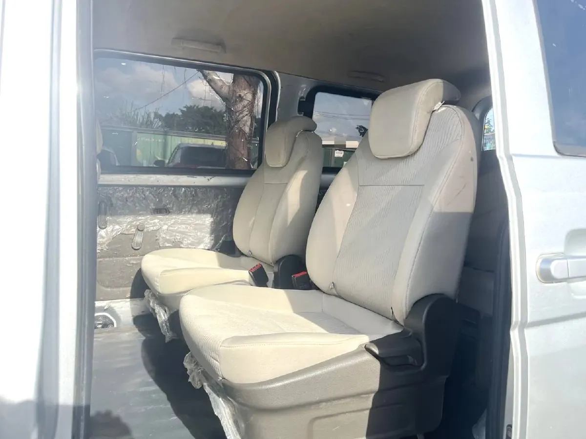 2019 WuLing RongGuang V 1.5L 99HP L4 6MT,autocango,china used car exporter,china ev exporter,chinese used car exporter,chinese used ev exporter