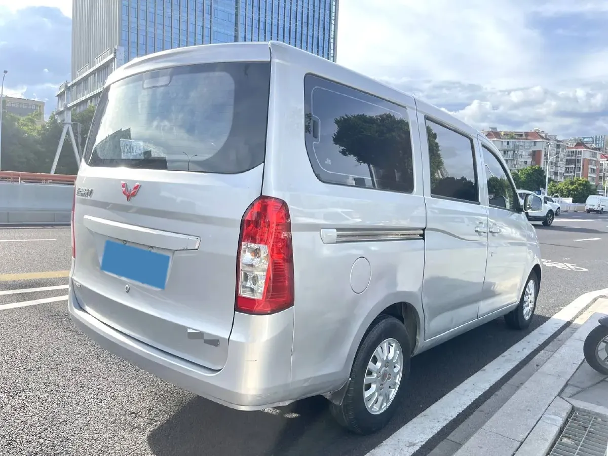 2019 WuLing RongGuang V 1.5L 99HP L4 6MT,autocango,china used car exporter,china ev exporter,chinese used car exporter,chinese used ev exporter