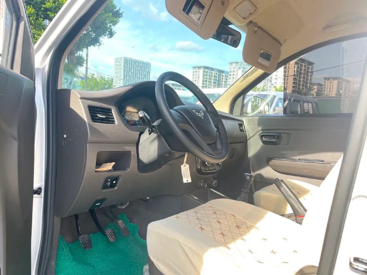 2019 WuLing RongGuang V 1.5L 99HP L4 6MT,autocango,china used car exporter,china ev exporter,chinese used car exporter,chinese used ev exporter