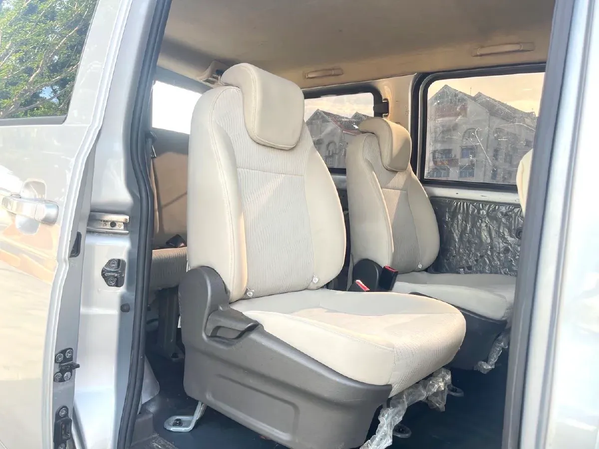 2019 WuLing RongGuang V 1.5L 99HP L4 6MT,autocango,china used car exporter,china ev exporter,chinese used car exporter,chinese used ev exporter