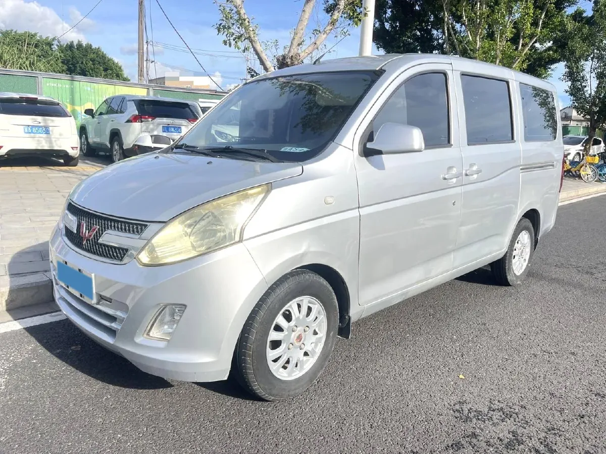 2019 WuLing RongGuang V 1.5L 99HP L4 6MT,autocango,china used car exporter,china ev exporter,chinese used car exporter,chinese used ev exporter