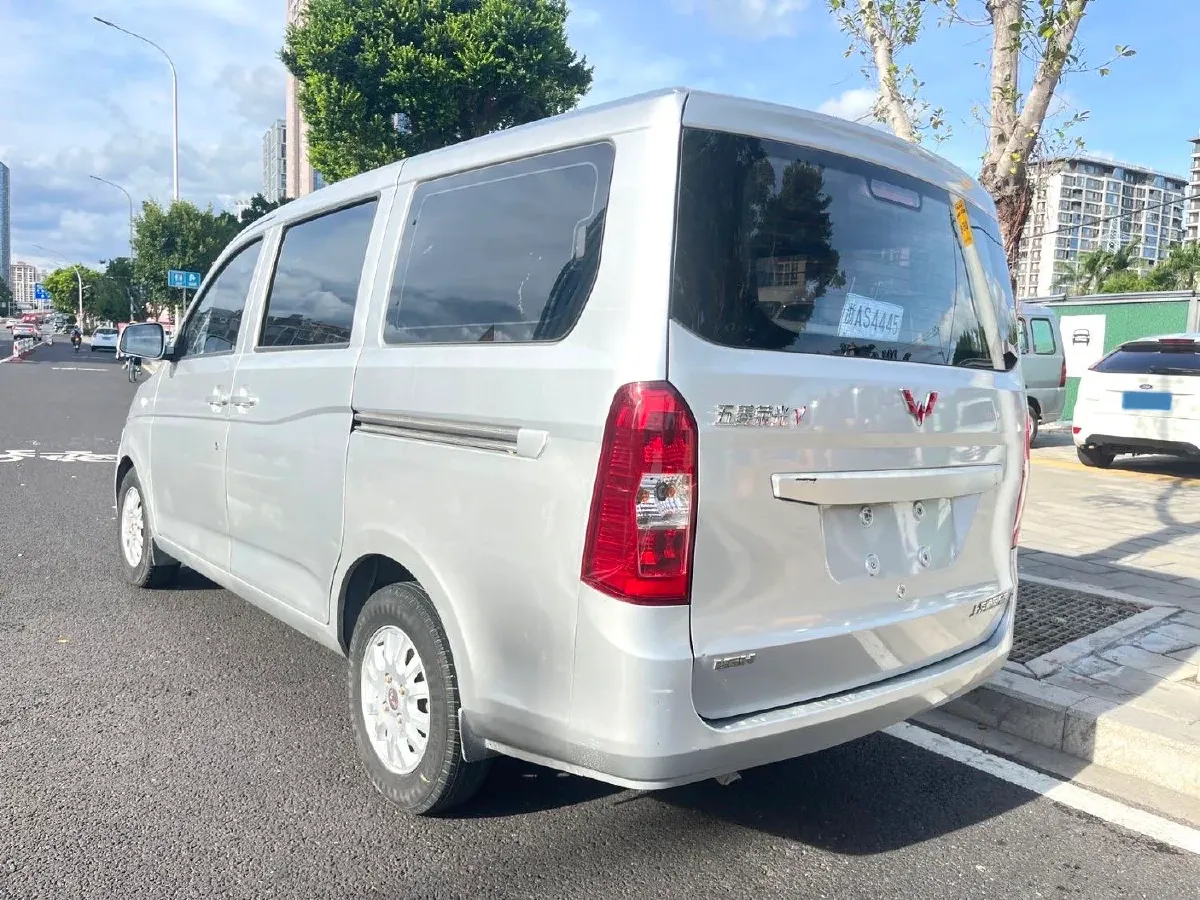 2019 WuLing RongGuang V 1.5L 99HP L4 6MT,autocango,china used car exporter,china ev exporter,chinese used car exporter,chinese used ev exporter