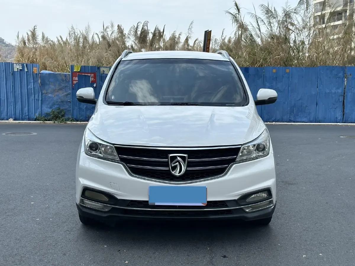 2017 BaoJun 730 1.5T 150HP L4 6MT,autocango,china used car exporter,china ev exporter,chinese used car exporter,chinese used ev exporter