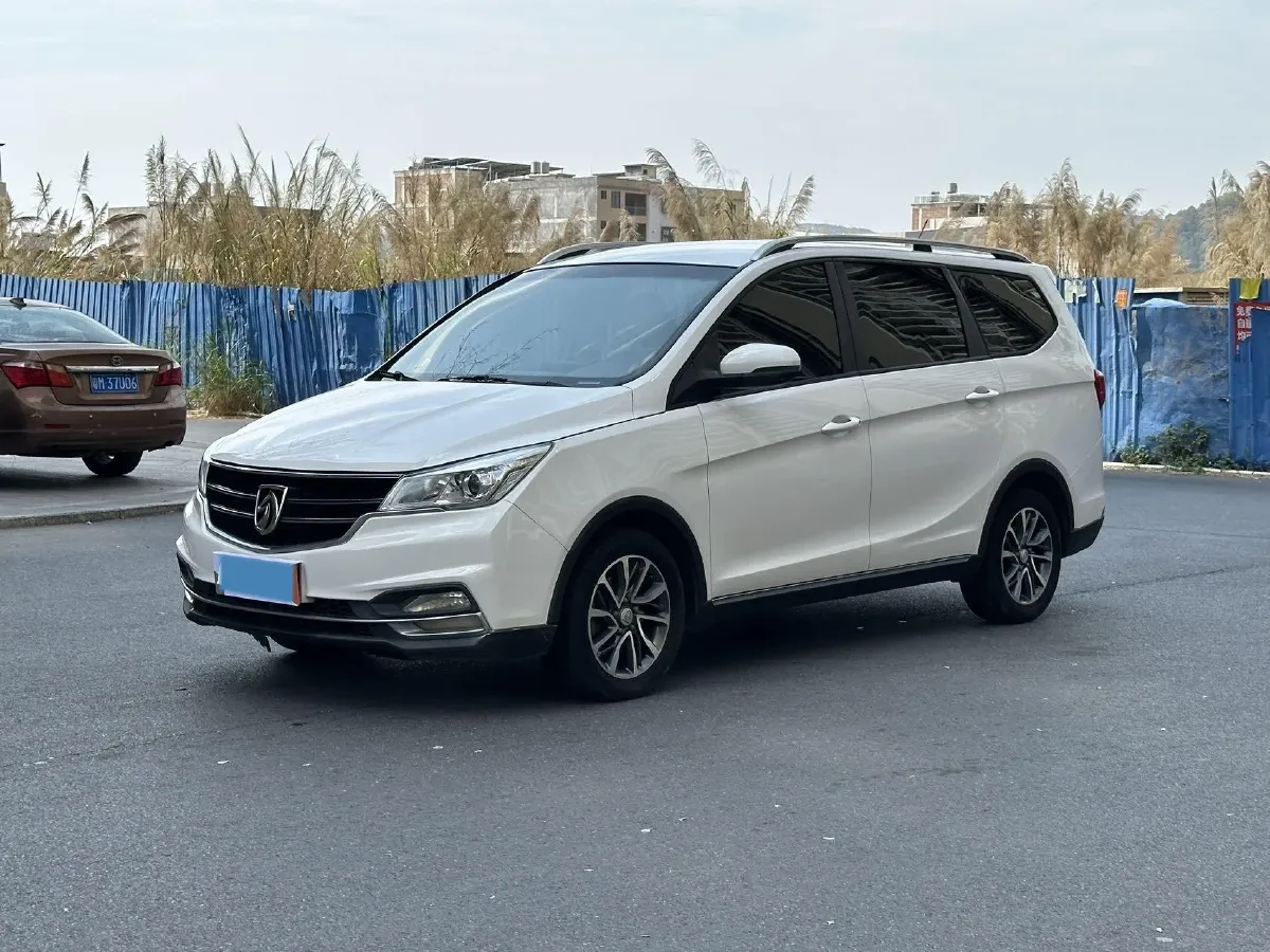 2017 BaoJun 730 1.5T 150HP L4 6MT,autocango,china used car exporter,china ev exporter,chinese used car exporter,chinese used ev exporter