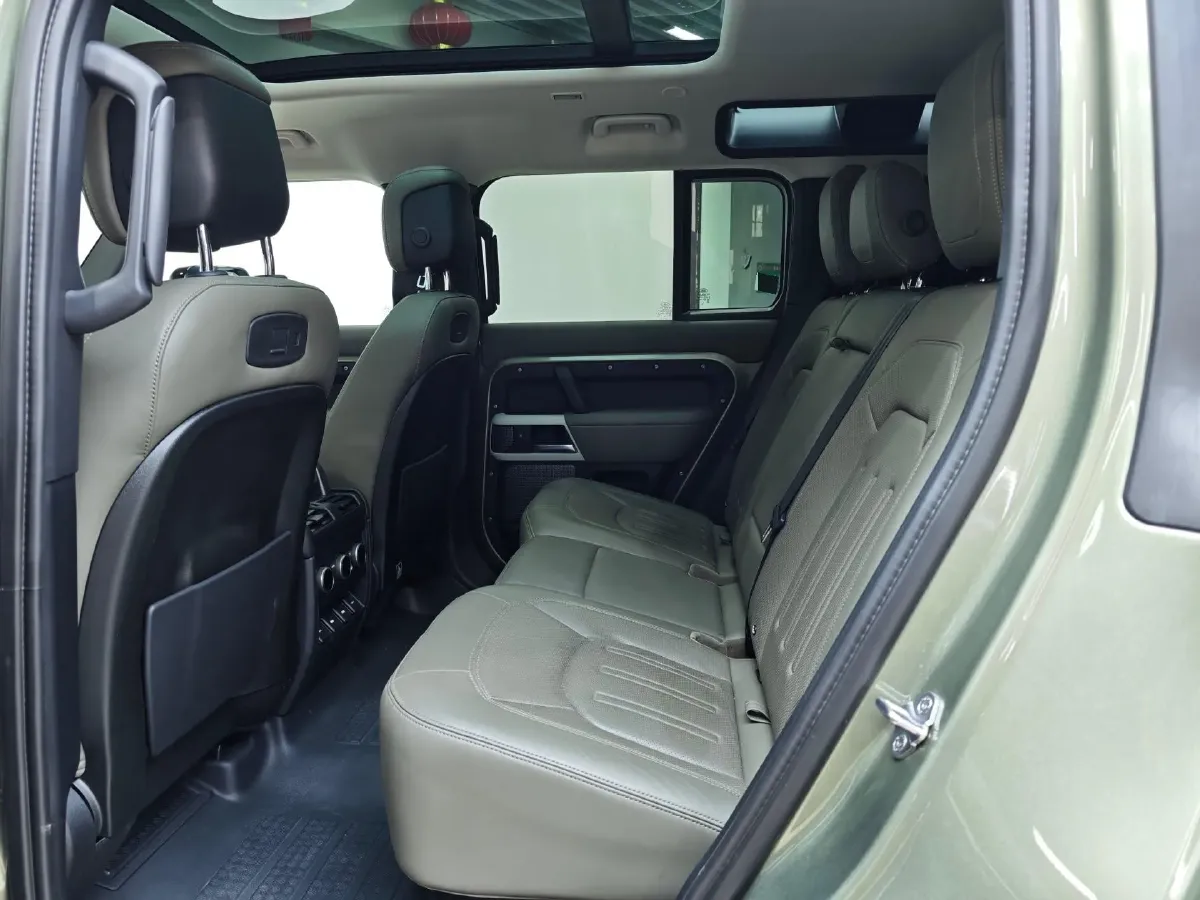 2020 Land Rover Defender 3.0T 400HP L6 8AT,autocango,china used car exporter,china ev exporter,chinese used car exporter,chinese used ev exporter