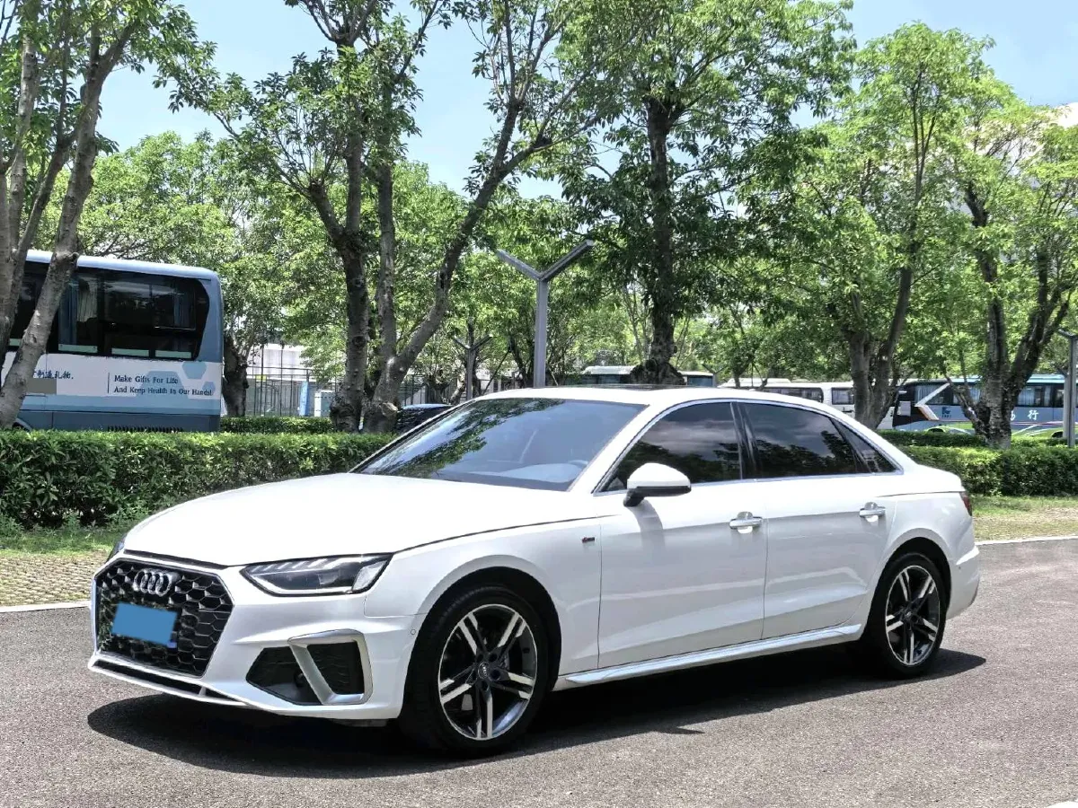 2020 Audi A4L 2.0T 190HP L4 7DCT,autocango,china used car exporter,china ev exporter,chinese used car exporter,chinese used ev exporter