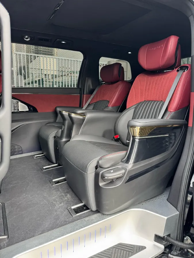 2024 GAC Trumpchi M8 2.0T 252HP L4 8AT,autocango,china used car exporter,china ev exporter,chinese used car exporter,chinese used ev exporter