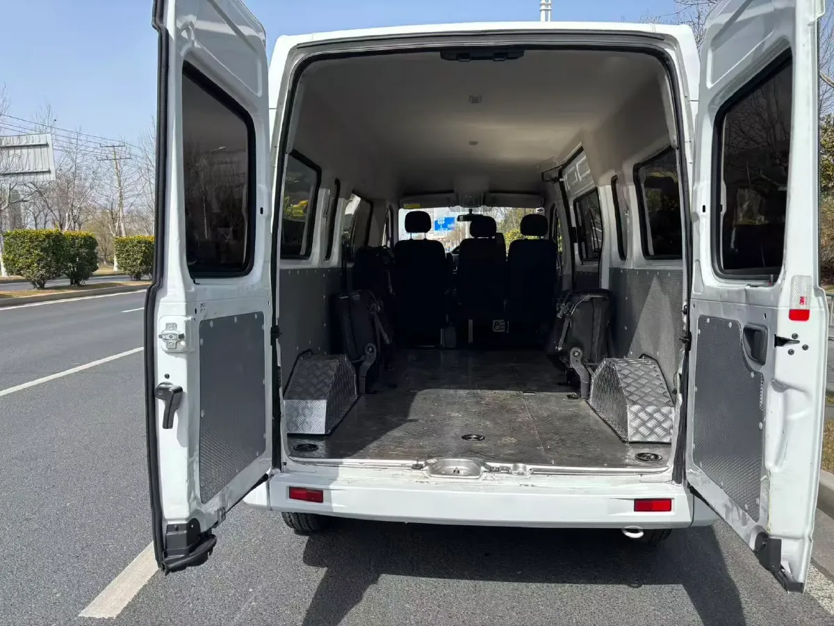 2021 MAXUS XinTu V80 2.0T 139HP L4 6MT,autocango,china used car exporter,china ev exporter,chinese used car exporter,chinese used ev exporter