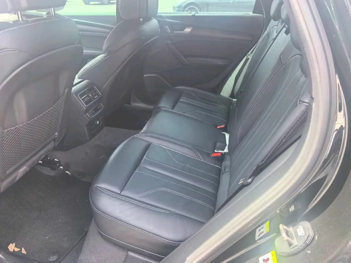 2023 Audi Q5L 2.0T 245HP L4 7DCT,autocango,china used car exporter,china ev exporter,chinese used car exporter,chinese used ev exporter