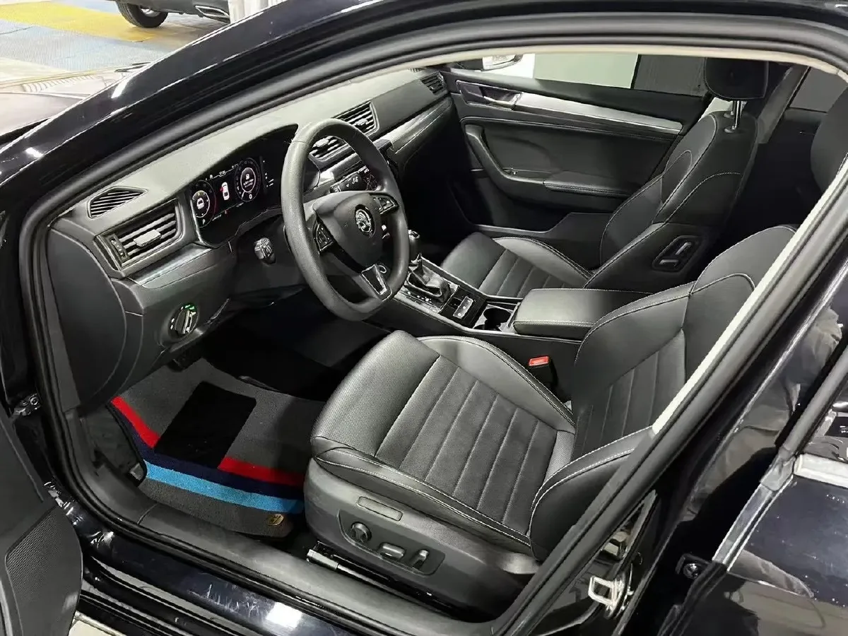 2019 Skoda Superb 2.0T 186HP L4 7DCT,autocango,china used car exporter,china ev exporter,chinese used car exporter,chinese used ev exporter