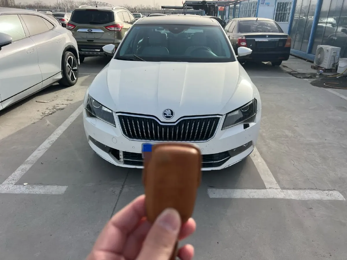 2016 Skoda Superb 1.4T 150HP L4 7DCT,autocango,china used car exporter,china ev exporter,chinese used car exporter,chinese used ev exporter