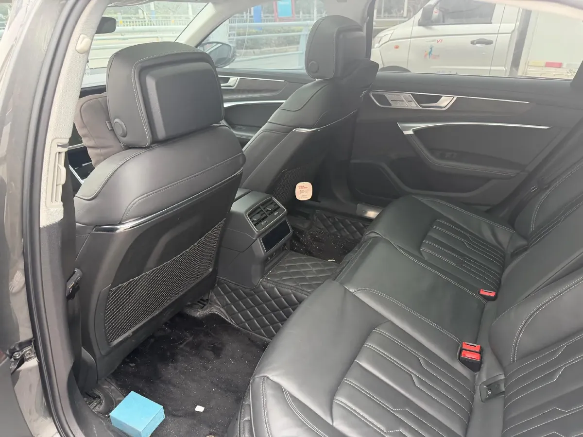 2023 Audi A6L 2.0T 245HP L4 7DCT,autocango,china used car exporter,china ev exporter,chinese used car exporter,chinese used ev exporter