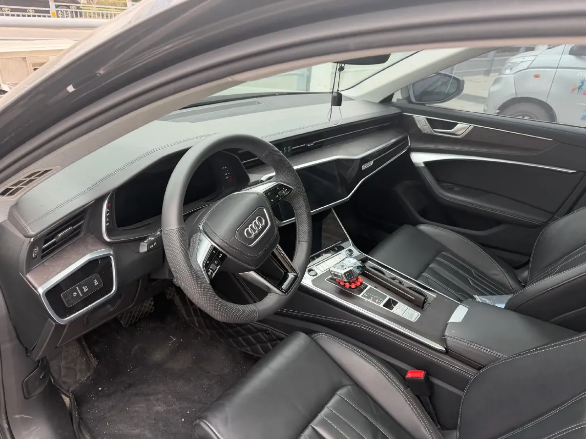 2023 Audi A6L 2.0T 245HP L4 7DCT,autocango,china used car exporter,china ev exporter,chinese used car exporter,chinese used ev exporter