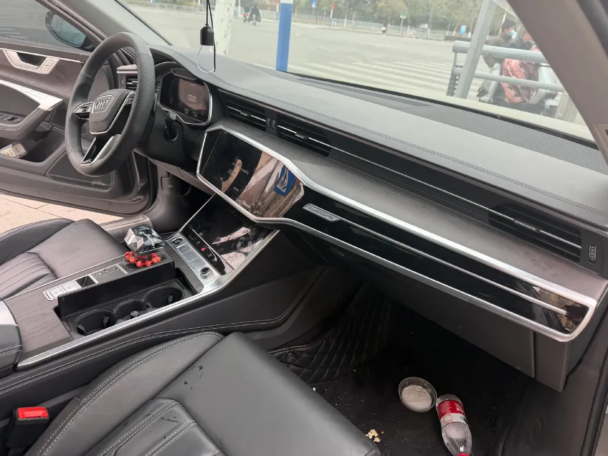 2023 Audi A6L 2.0T 245HP L4 7DCT,autocango,china used car exporter,china ev exporter,chinese used car exporter,chinese used ev exporter