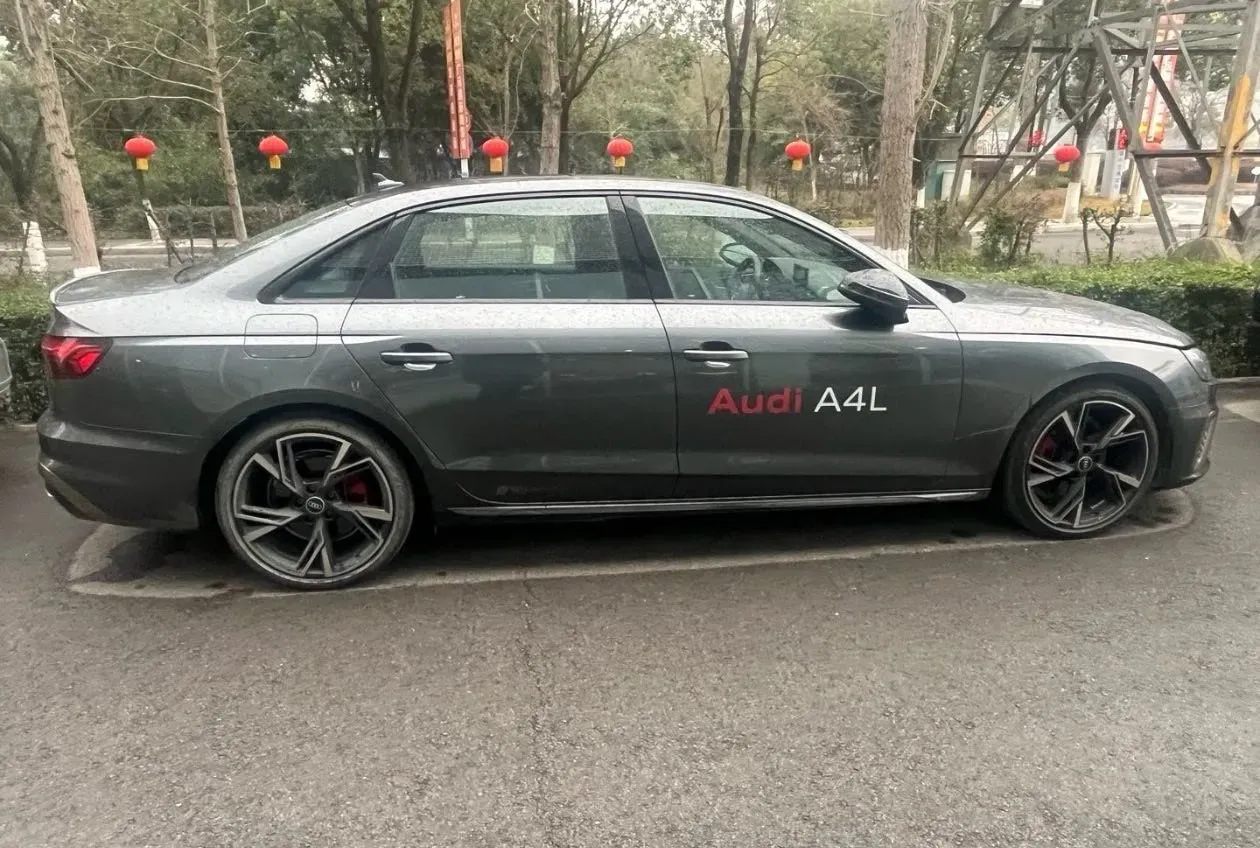 2024 Audi A4L 2.0T 190HP L4 7DCT,autocango,china used car exporter,china ev exporter,chinese used car exporter,chinese used ev exporter