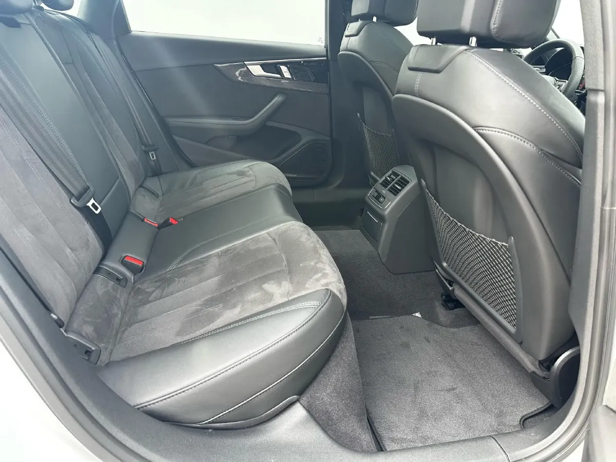 2024 Audi A4L 2.0T 245HP L4 7DCT,autocango,china used car exporter,china ev exporter,chinese used car exporter,chinese used ev exporter