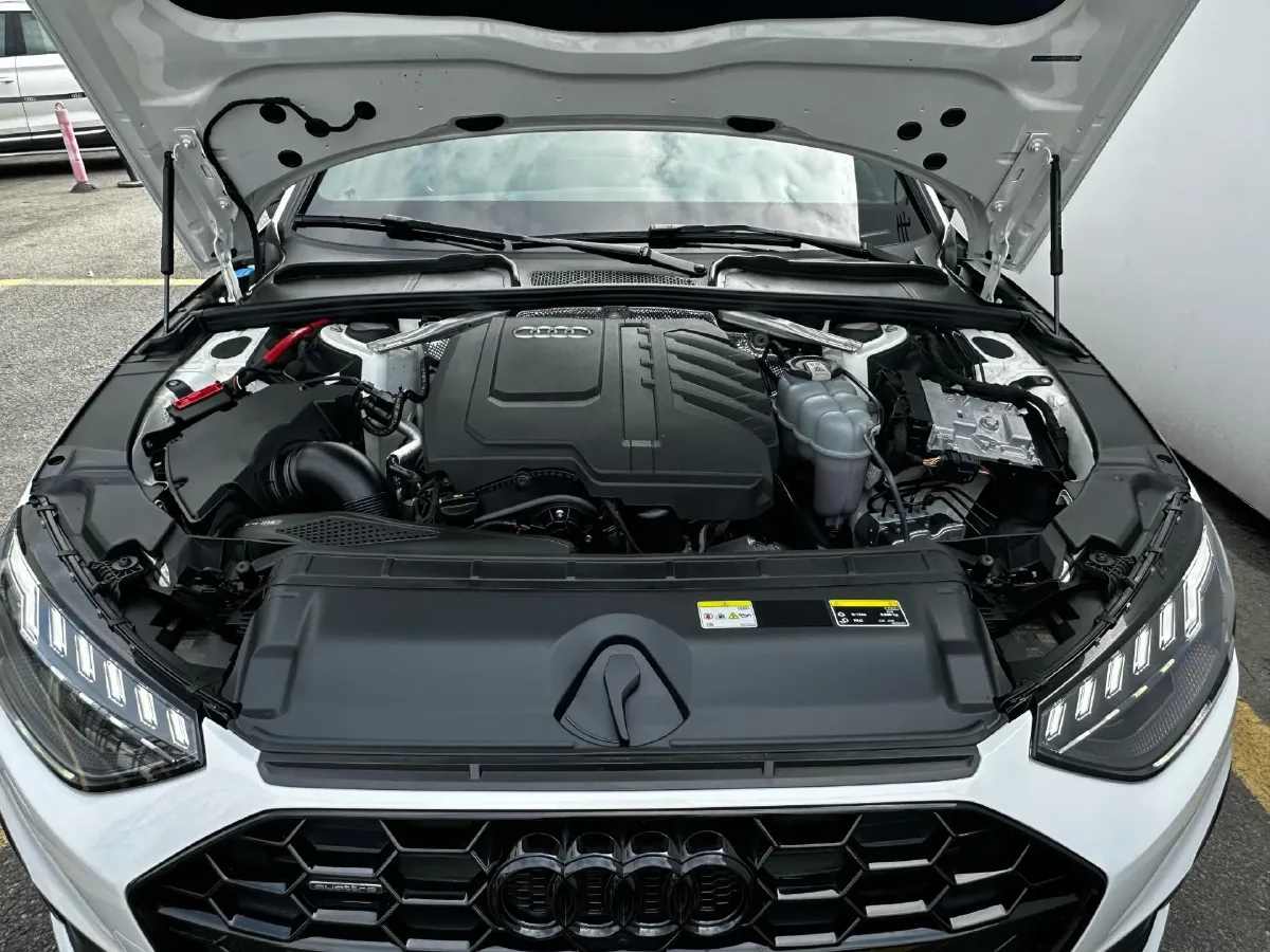 2024 Audi A4L 2.0T 245HP L4 7DCT,autocango,china used car exporter,china ev exporter,chinese used car exporter,chinese used ev exporter