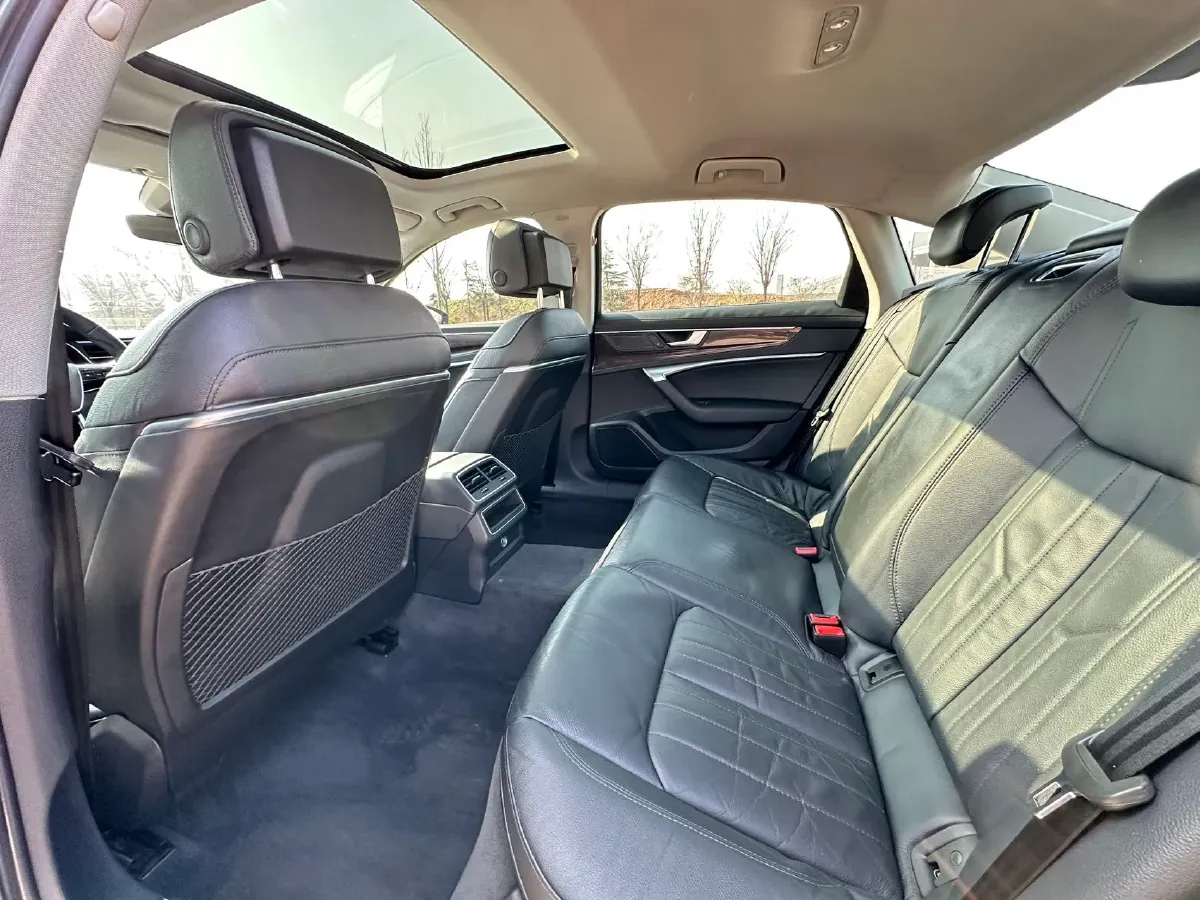 2020 Audi A6L 2.0T 190HP L4 7DCT,autocango,china used car exporter,china ev exporter,chinese used car exporter,chinese used ev exporter