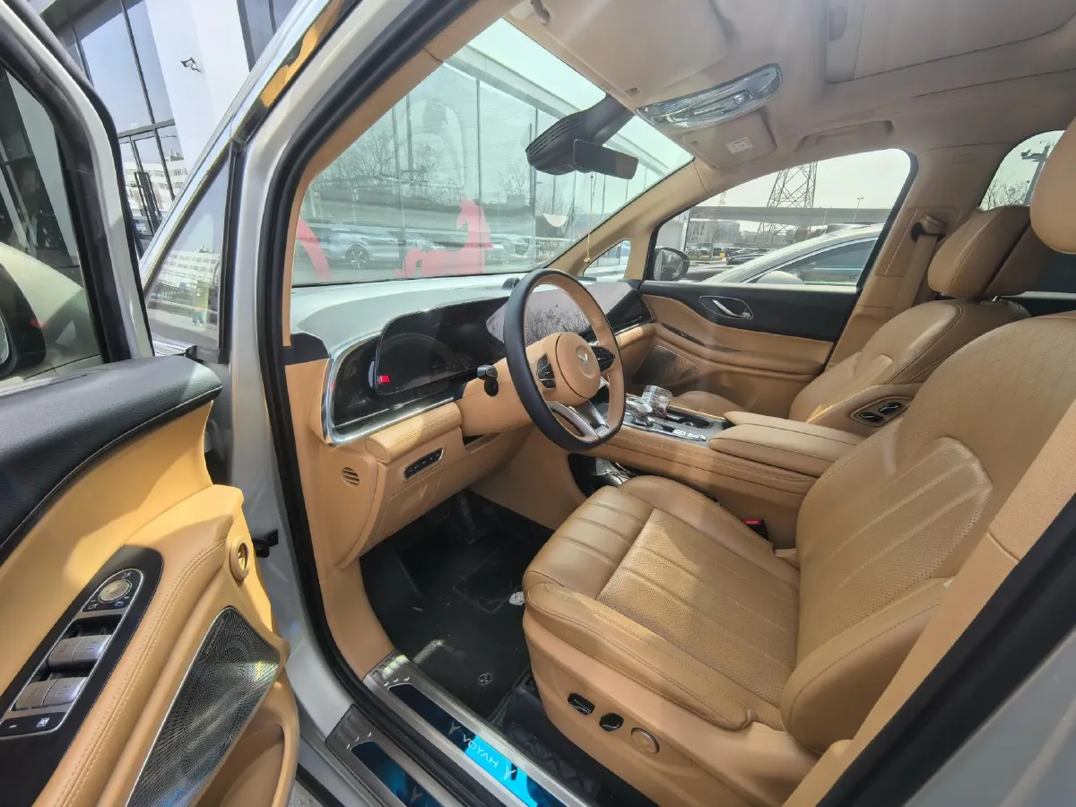 2024 Voyah Dream 1.5T 150HP L4 PHEV 43KWH,autocango,china used car exporter,china ev exporter,chinese used car exporter,chinese used ev exporter