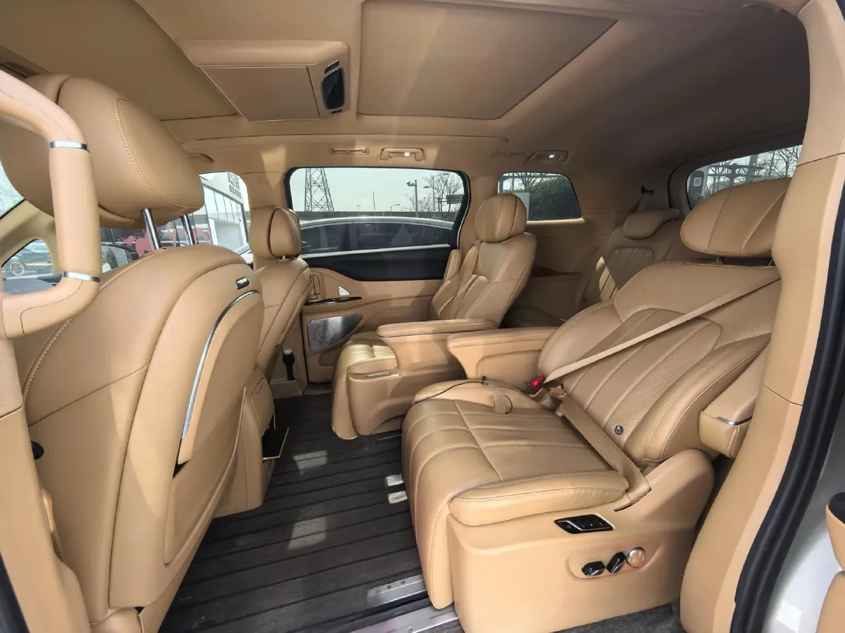 2024 Voyah Dream 1.5T 150HP L4 PHEV 43KWH,autocango,china used car exporter,china ev exporter,chinese used car exporter,chinese used ev exporter