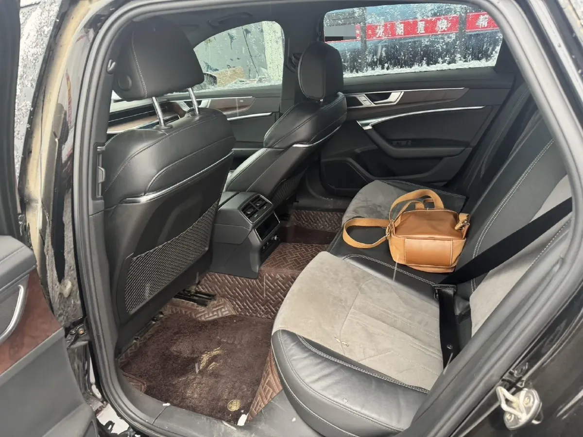 2023 Audi A6L 2.0T 245HP L4 7DCT,autocango,china used car exporter,china ev exporter,chinese used car exporter,chinese used ev exporter