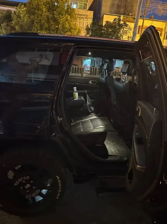 2017 Jeep Grand Cherokee 3.0L 234HP V6 8AT,autocango,china used car exporter,china ev exporter,chinese used car exporter,chinese used ev exporter