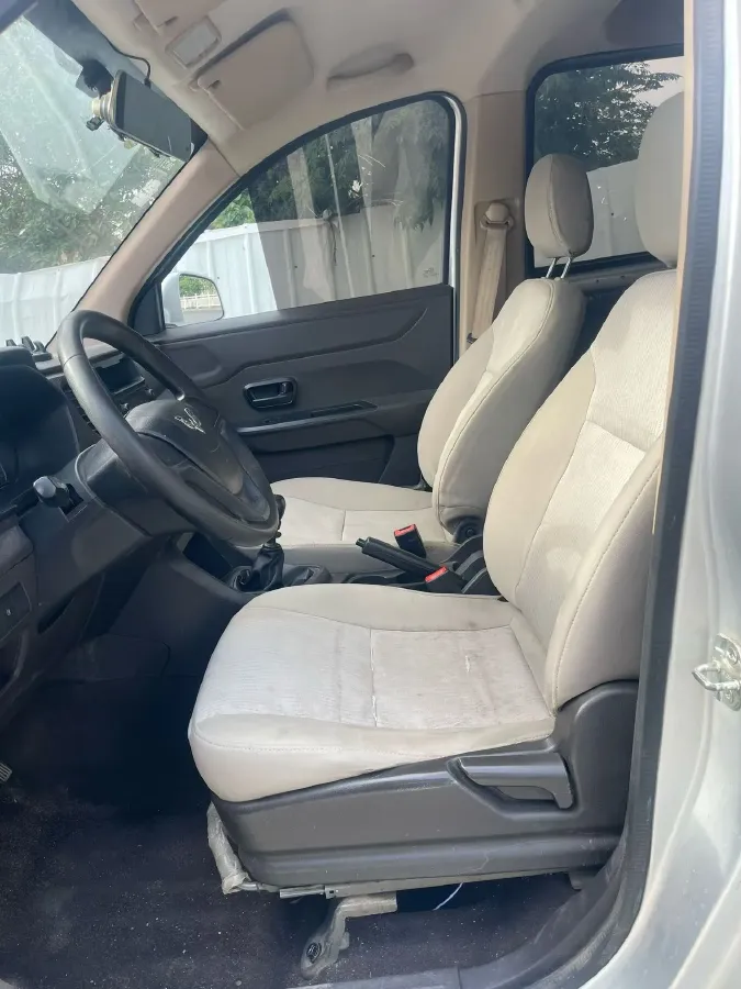 2019 WuLing HongGuang V 1.5L 99HP L4 6MT,autocango,china used car exporter,china ev exporter,chinese used car exporter,chinese used ev exporter