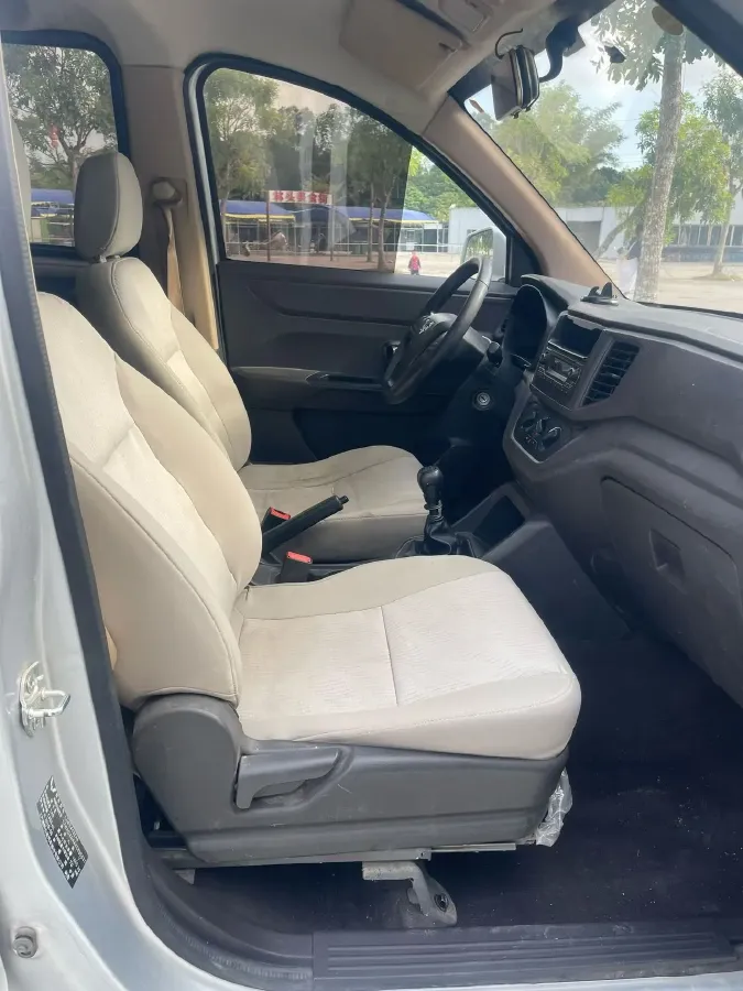 2019 WuLing HongGuang V 1.5L 99HP L4 6MT,autocango,china used car exporter,china ev exporter,chinese used car exporter,chinese used ev exporter