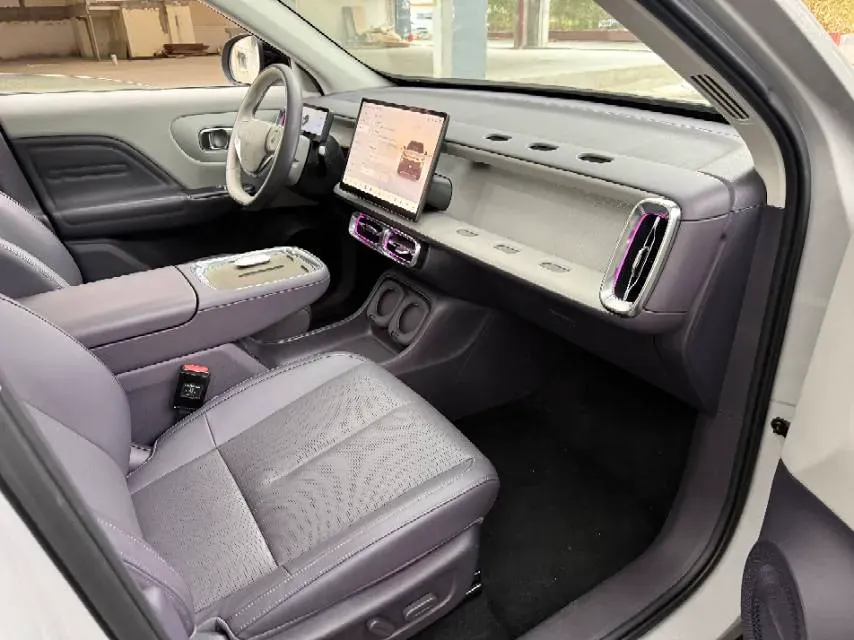 2025 Leapmotor B10 BEV 67.1KWH,autocango,china used car exporter,china ev exporter,chinese used car exporter,chinese used ev exporter