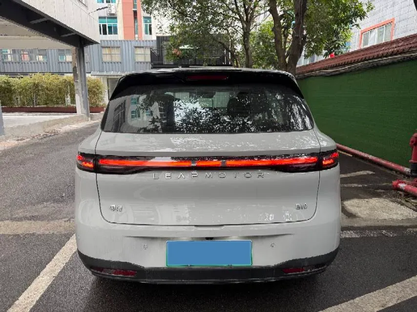 2025 Leapmotor B10 BEV 67.1KWH,autocango,china used car exporter,china ev exporter,chinese used car exporter,chinese used ev exporter