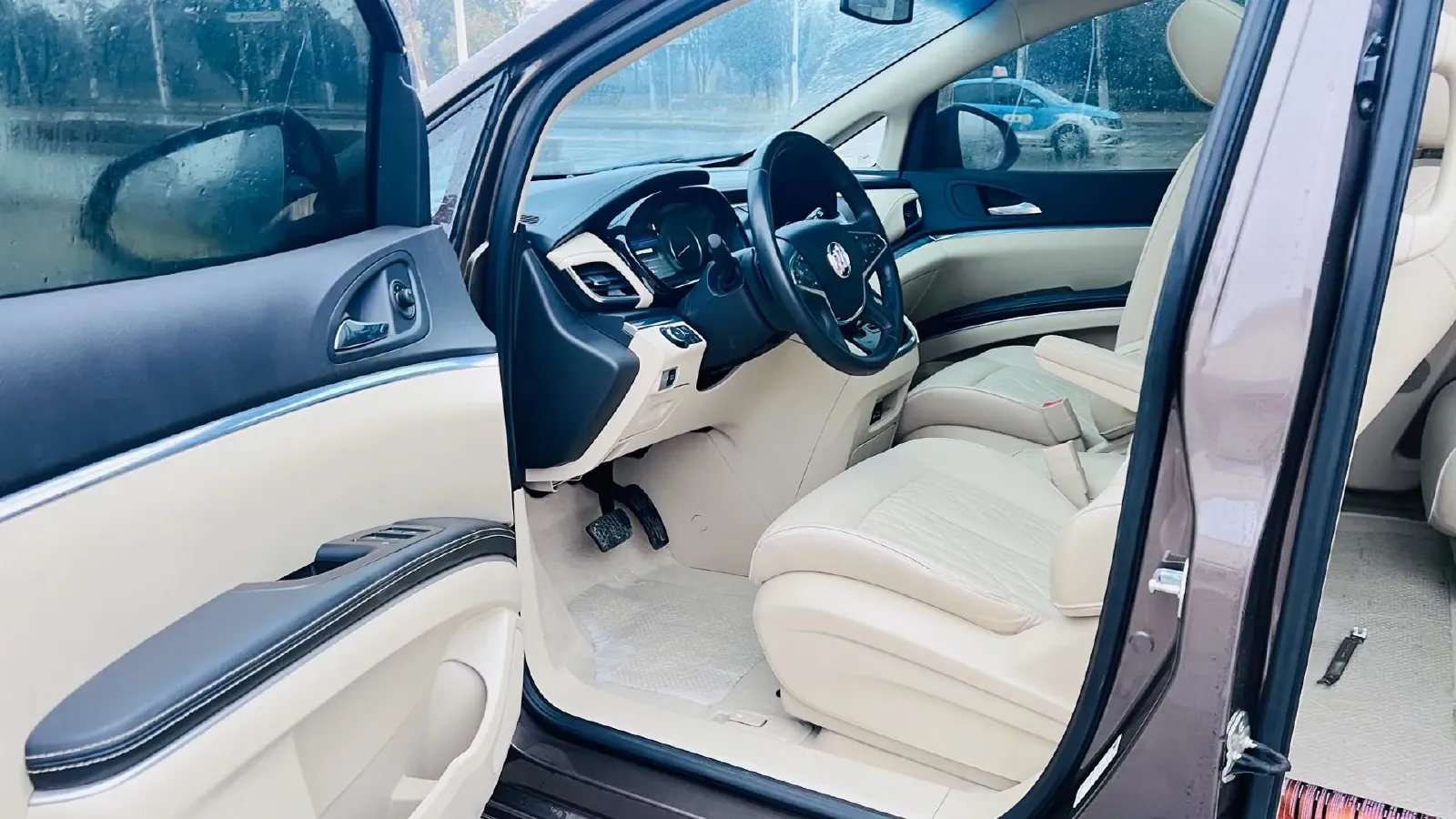 2023 Buick GL8 2.0T 237HP L4 9AT,autocango,china used car exporter,china ev exporter,chinese used car exporter,chinese used ev exporter