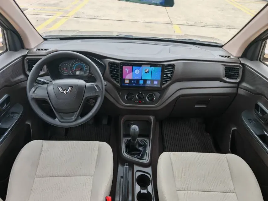 2019 WuLing HongGuang V 1.5L 105HP L4 5MT,autocango,china used car exporter,china ev exporter,chinese used car exporter,chinese used ev exporter