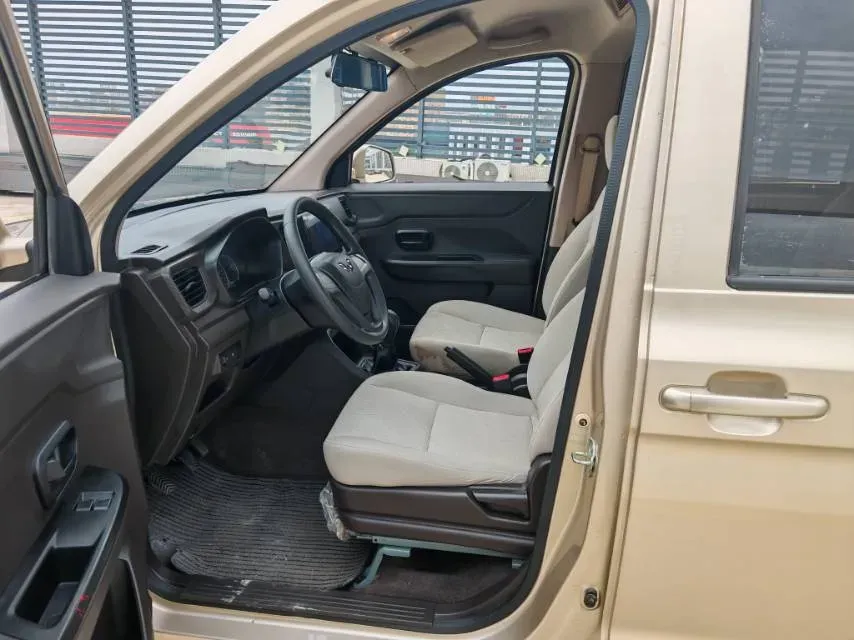 2019 WuLing HongGuang V 1.5L 105HP L4 5MT,autocango,china used car exporter,china ev exporter,chinese used car exporter,chinese used ev exporter