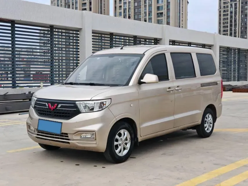 2019 WuLing HongGuang V 1.5L 105HP L4 5MT,autocango,china used car exporter,china ev exporter,chinese used car exporter,chinese used ev exporter