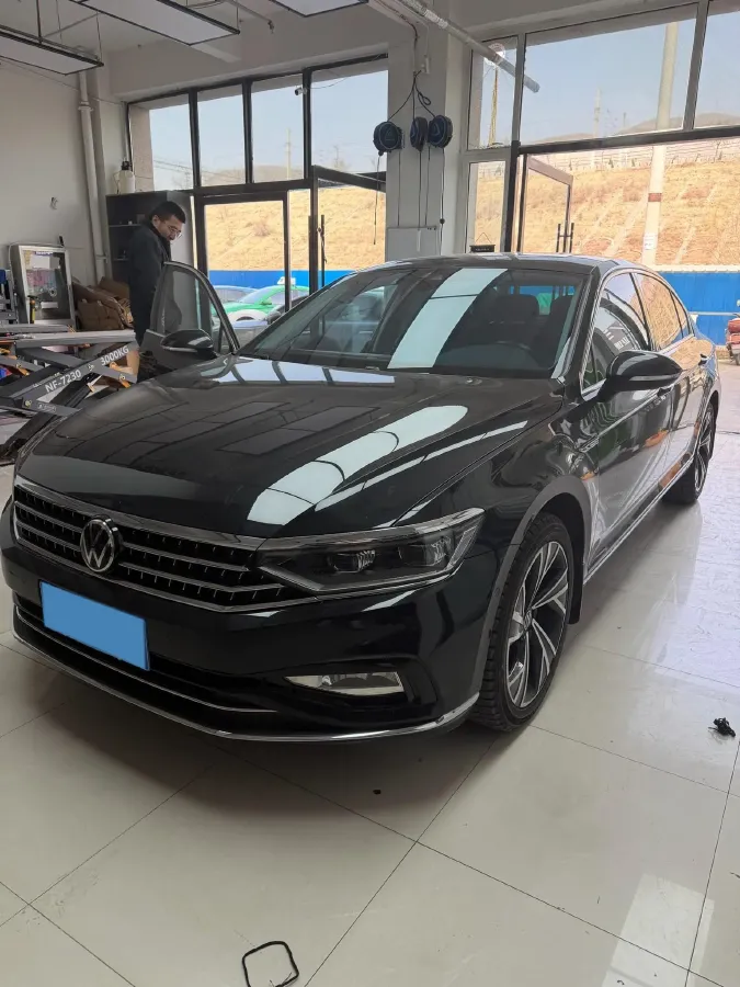 2020 Volkswagen Magotan 2.0T 220HP L4 7DCT,autocango,china used car exporter,china ev exporter,chinese used car exporter,chinese used ev exporter