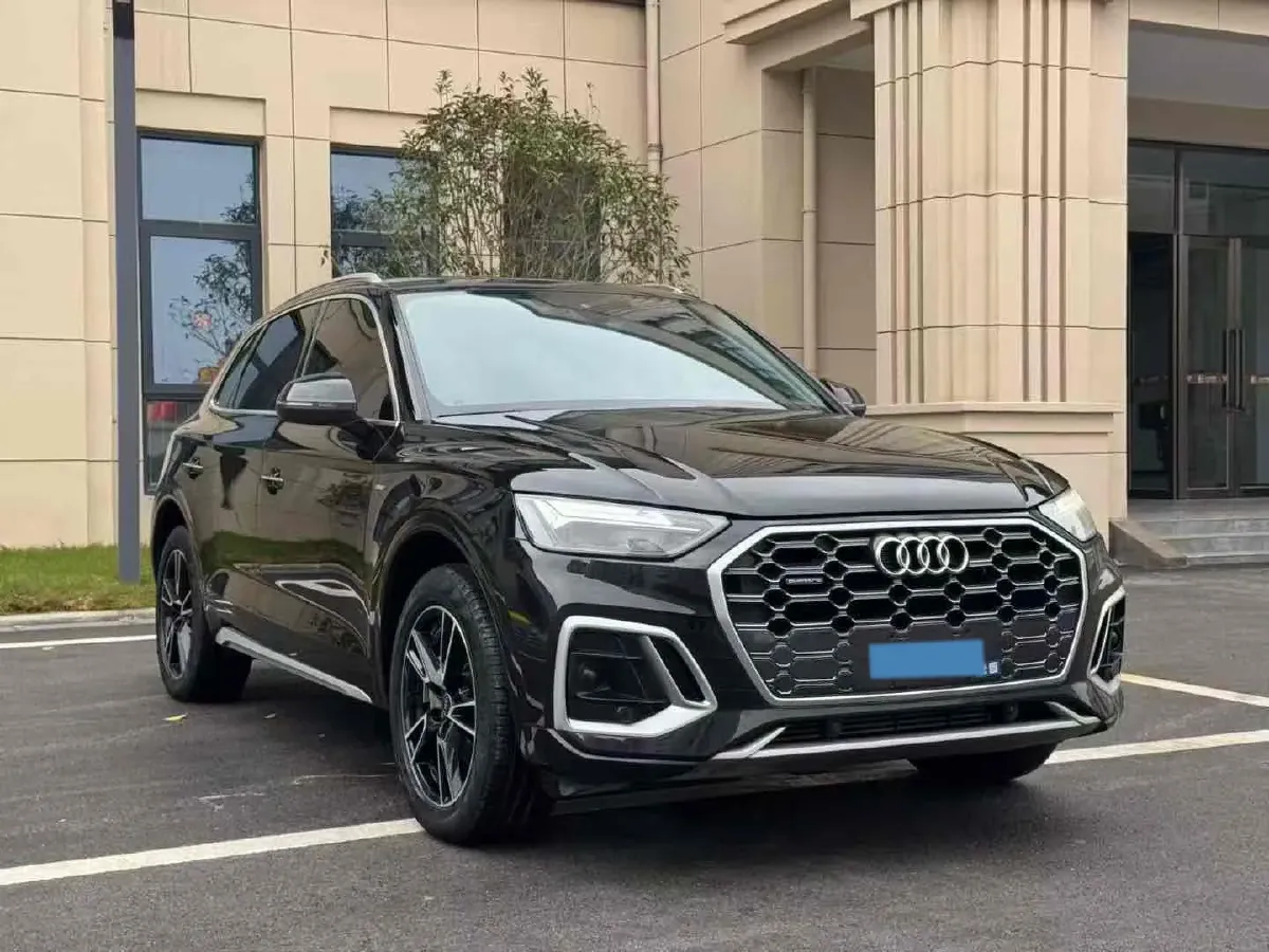 2023 Audi Q5L 2.0T 190HP L4 7DCT,autocango,china used car exporter,china ev exporter,chinese used car exporter,chinese used ev exporter