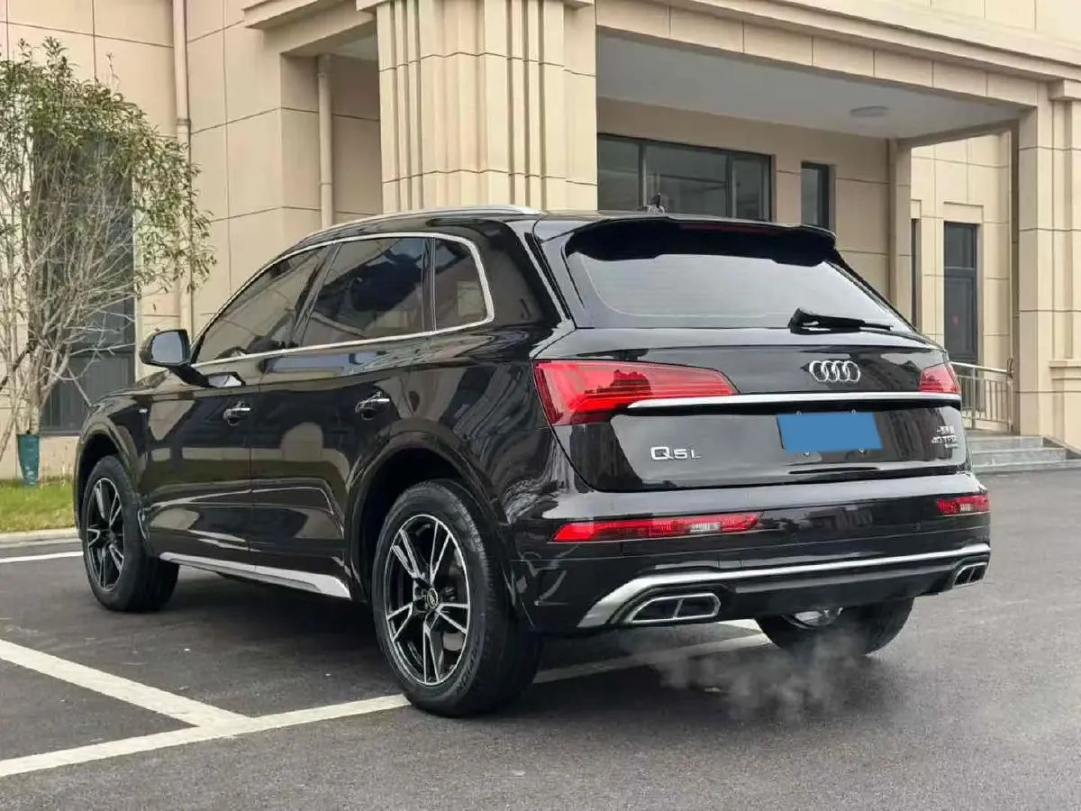 2023 Audi Q5L 2.0T 190HP L4 7DCT,autocango,china used car exporter,china ev exporter,chinese used car exporter,chinese used ev exporter