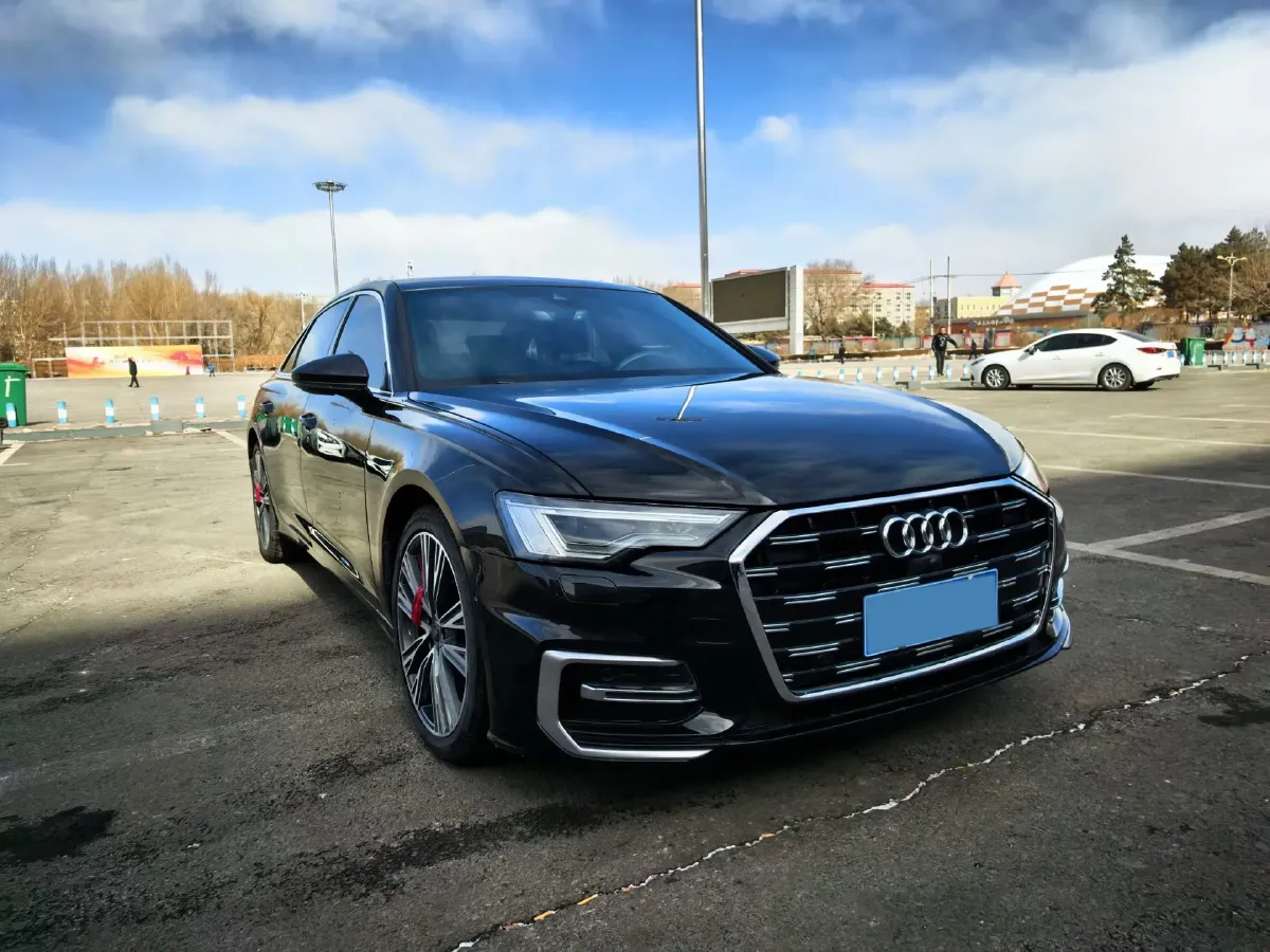 2025 Audi A6L 2.0T 245HP L4 7DCT,autocango,china used car exporter,china ev exporter,chinese used car exporter,chinese used ev exporter