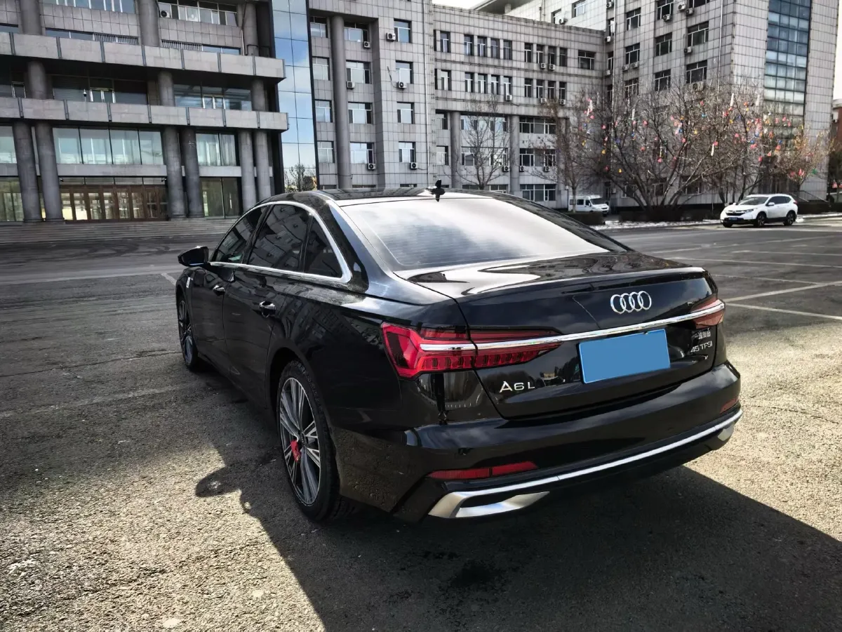 2025 Audi A6L 2.0T 245HP L4 7DCT,autocango,china used car exporter,china ev exporter,chinese used car exporter,chinese used ev exporter