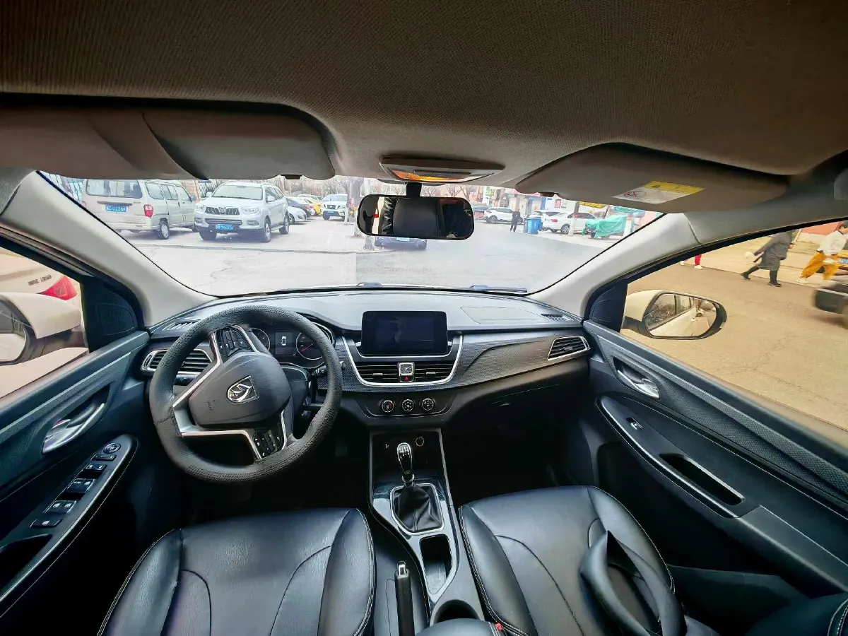 2019 BaoJun 730 1.5L 105HP L4 6MT,autocango,china used car exporter,china ev exporter,chinese used car exporter,chinese used ev exporter