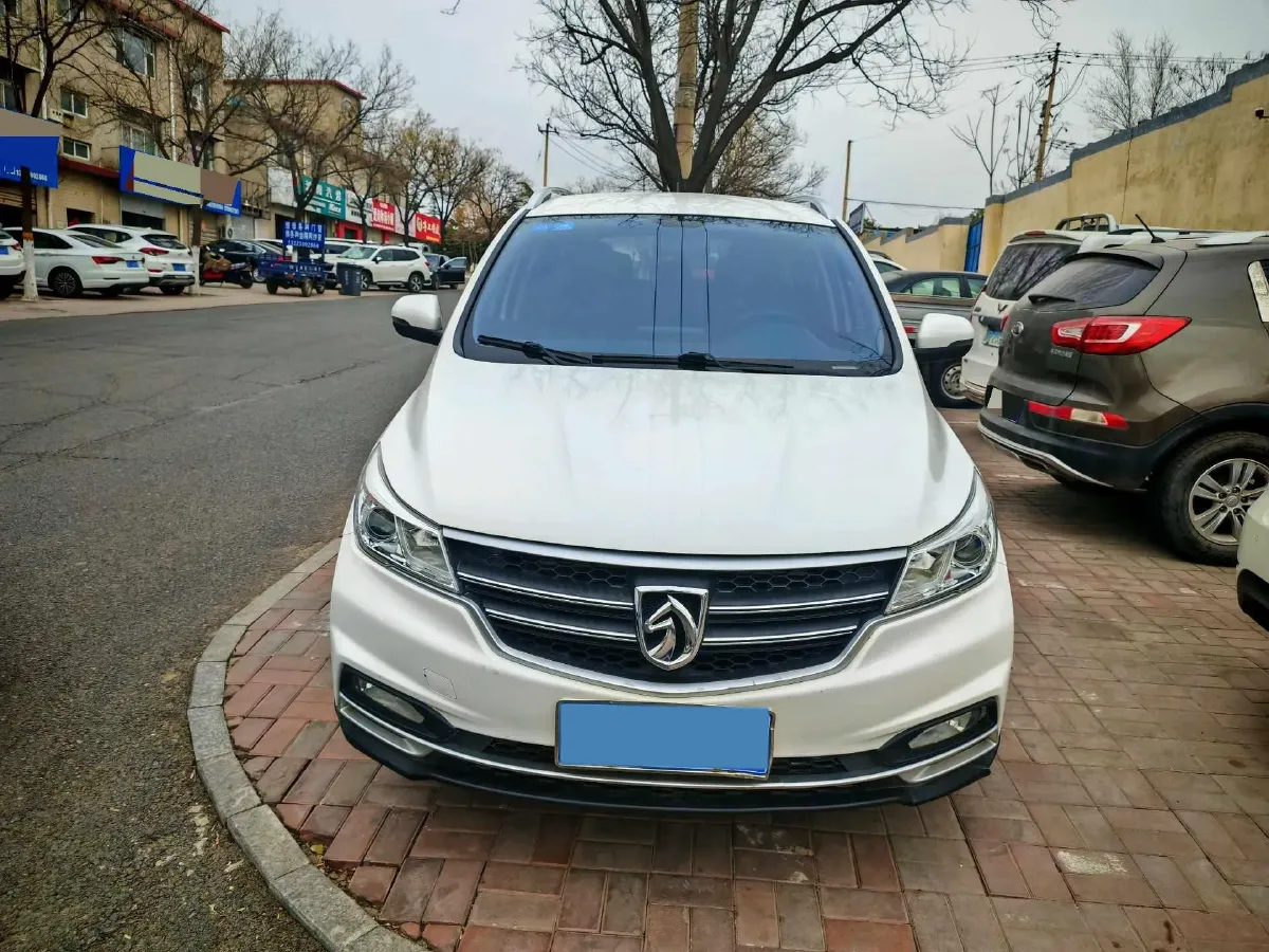 2019 BaoJun 730 1.5L 105HP L4 6MT,autocango,china used car exporter,china ev exporter,chinese used car exporter,chinese used ev exporter